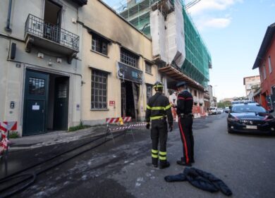 Milano, tre giovani morti nell’incendio di un emporio cinese