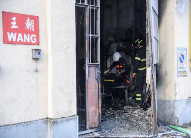 Milano, incendio nell’emporio cinese: 24 ore prima la tentata estorsione