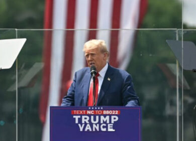 Trump di nuovo nel mirino: arrestato un uomo, voleva uccidere il tycoon. “Felice di essere vivo. La sinistra è malvagia”