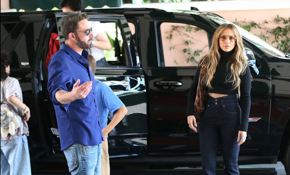 Ben Affleck e Jennifer Lopez per la prima volta insieme dopo la separazione a pranzo con i figli: clima sereno, ma poi scoppia la lite Ben Affleck e Jennifer Lopez per la prima volta insieme dopo la separazione a pranzo con i figli: clima sereno, ma poi scoppia la lite