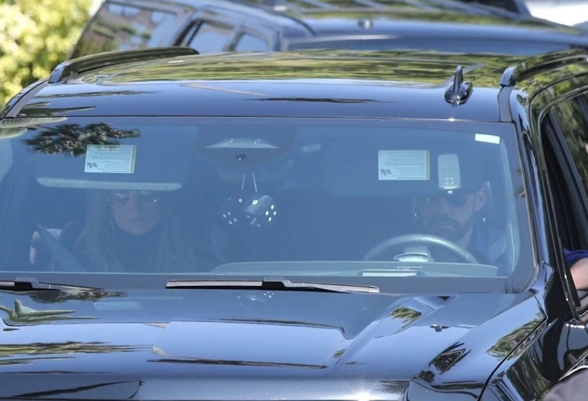 Ben Affleck e Jennifer Lopez per la prima volta insieme dopo la separazione a pranzo con i figli: clima sereno, ma poi scoppia la lite Ben Affleck e Jennifer Lopez per la prima volta insieme dopo la separazione a pranzo con i figli: clima sereno, ma poi scoppia la lite