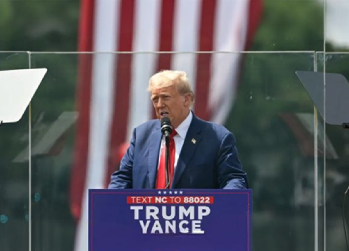 Trump contro Biden e Harris dopo l’attentato: “Colpa della loro retorica”. Timori di una talpa nello staff del tycoon