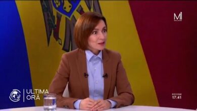 Moldavia, sisma in diretta tv: l’autocontrollo della presidente Maia Sandu diventa virale