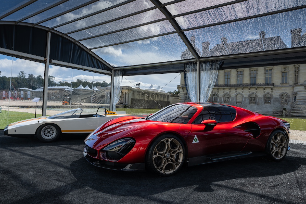 Alfa Romeo incanta Chantilly con la nuova 33 Stradale, il prototipo 33 Spider Cuneo e la Junior