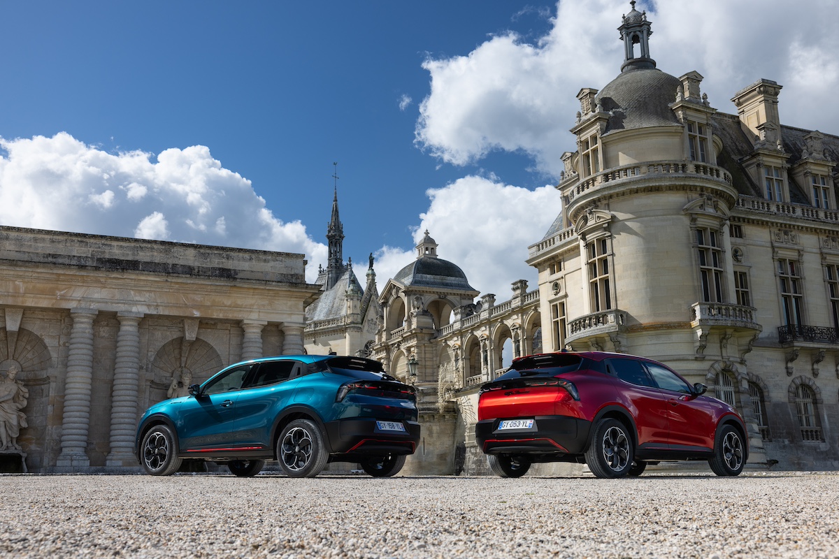 Alfa Romeo incanta Chantilly con la nuova 33 Stradale, il prototipo 33 Spider Cuneo e la Junior