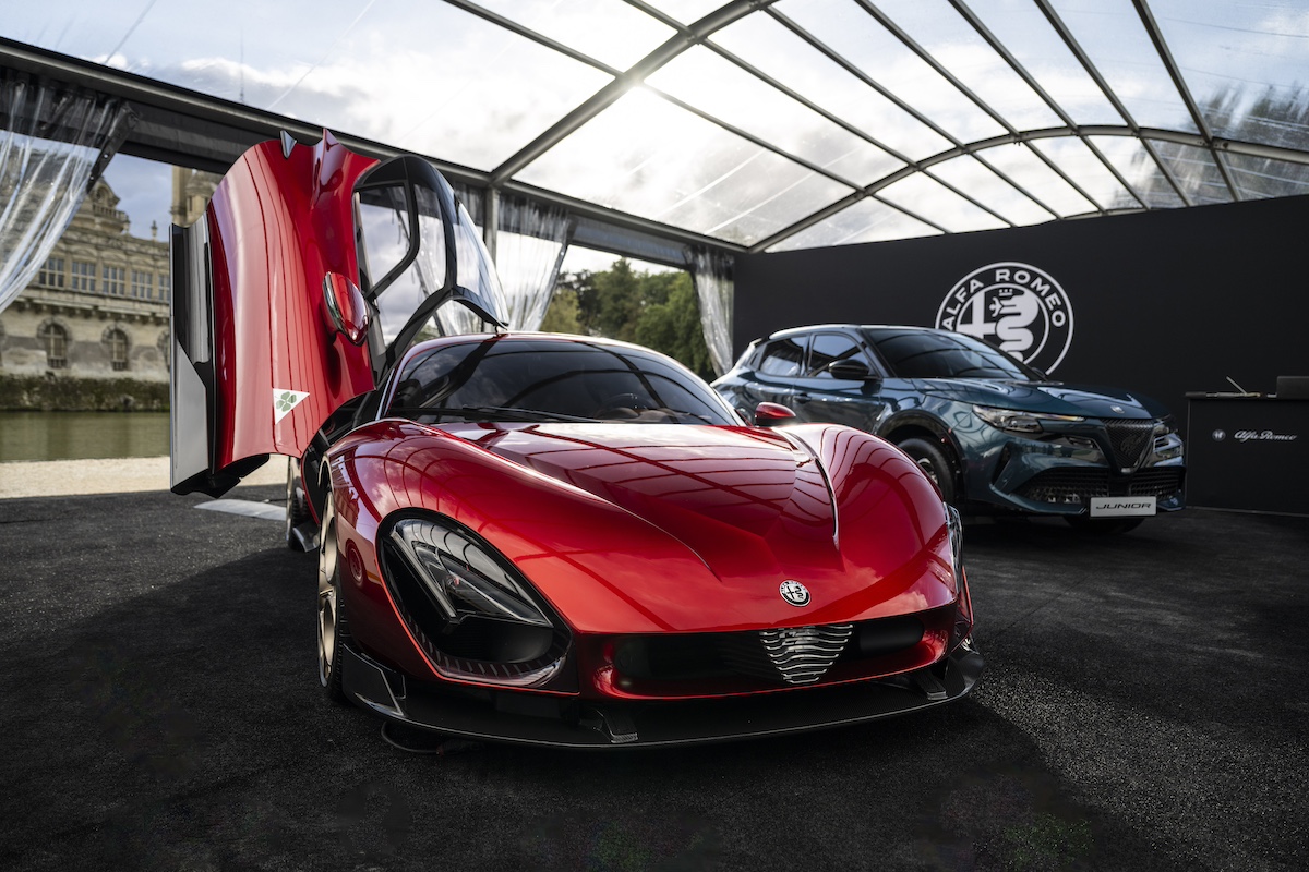 Alfa Romeo incanta Chantilly con la nuova 33 Stradale, il prototipo 33 Spider Cuneo e la Junior