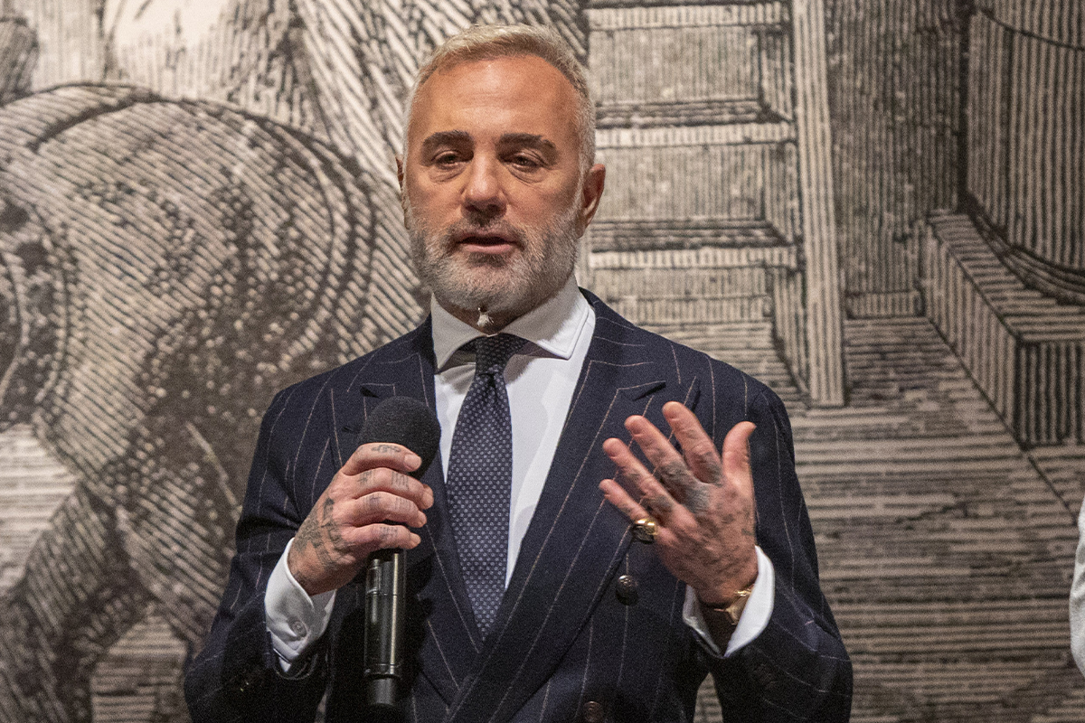 Gianluca Vacchi si mette ancora le mani in tasca e tira fuori quasi 20 mln di euro per coprire le perdite del suo impero Gianluca Vacchi si mette ancora le mani in tasca e tira fuori quasi 20 mln di euro per coprire le perdite del suo impero