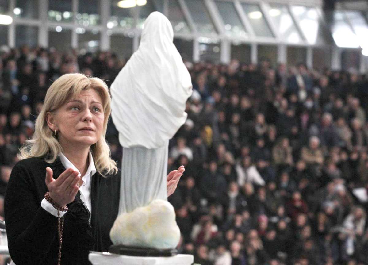 Medjugorje: apparizioni reali o “Madonna telegrafista”. Giovedì la Chiesa dirà l’ultima parola Medjugorje: apparizioni reali o “Madonna telegrafista”. Giovedì la Chiesa dirà l’ultima parola