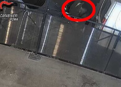 Incastrato dal video su TikTok: spari al Quarticciolo contro un bar chiuso: preso il cecchino