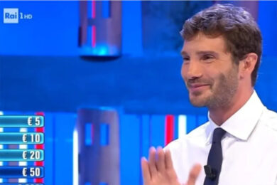 Ascolti tv, Stefano De Martino record: Rai1 con Affari Tuoi sbaraglia la concorrenza (aspettando il debutto di Amadeus sul Nove)