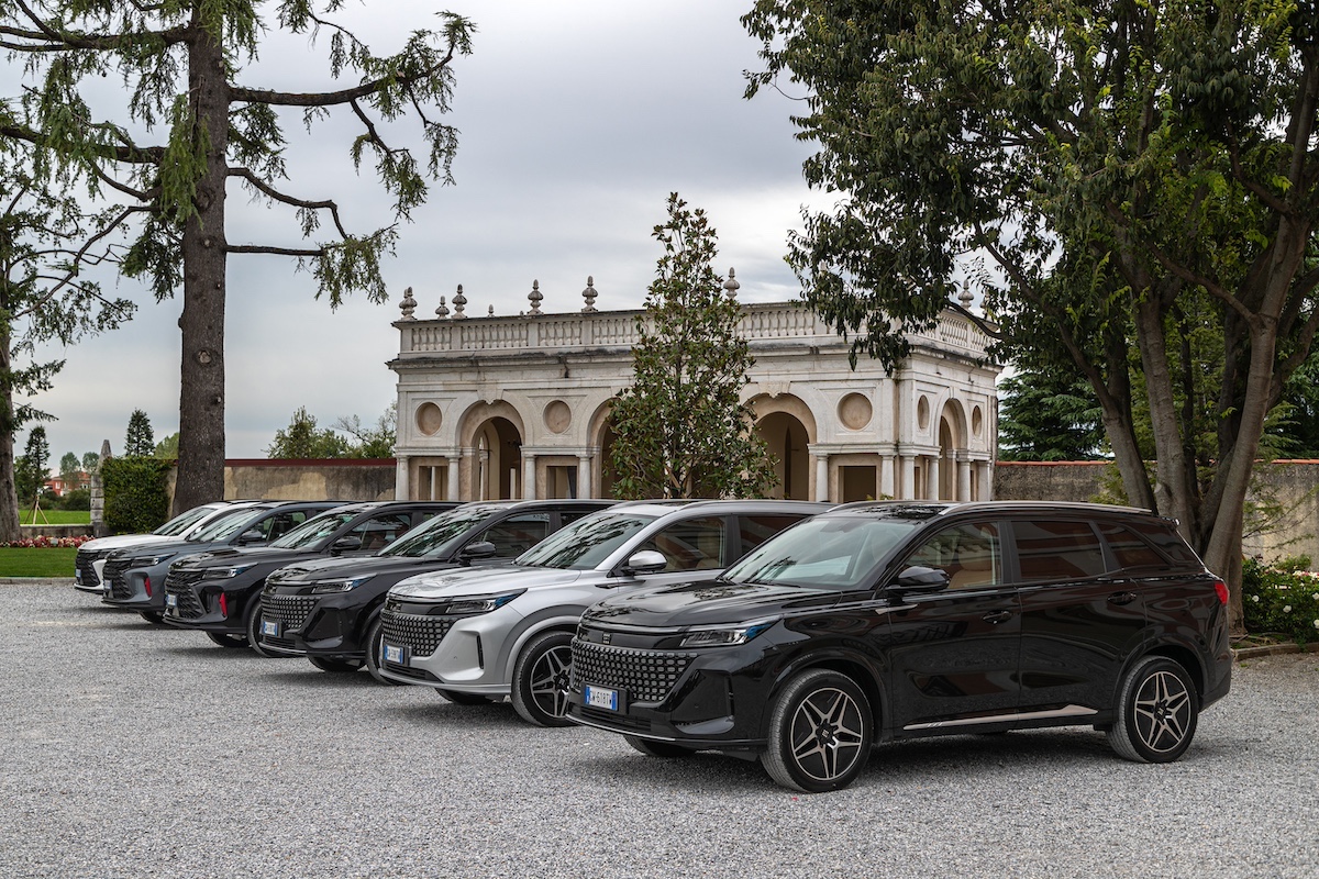 China Car Company espande la gamma DFSK in Italia con i nuovi modelli E5 PHEV e Glory 600 China Car Company espande la gamma DFSK in Italia con i nuovi modelli E5 PHEV e Glory 600