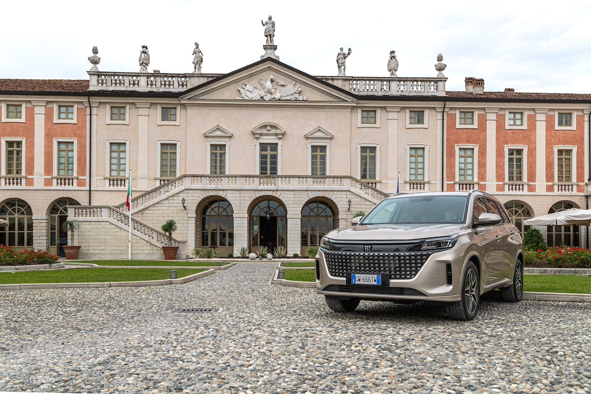 China Car Company espande la gamma DFSK in Italia con i nuovi modelli E5 PHEV e Glory 600 China Car Company espande la gamma DFSK in Italia con i nuovi modelli E5 PHEV e Glory 600