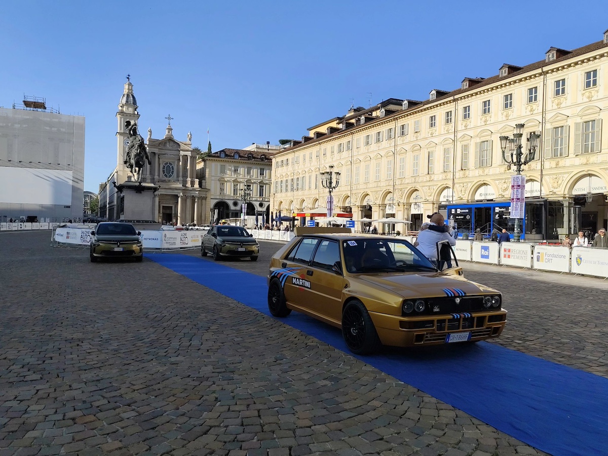 Lancia Amiki Miei 2024, la nuova Ypsilon celebra l’elettrificazione tra le strade di Torino