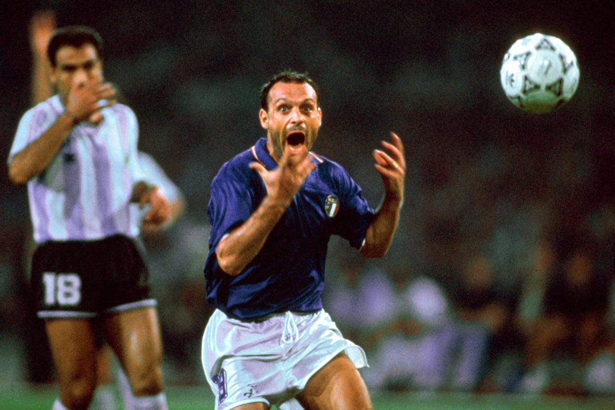 Galleria foto 'Schillaci è morto. La sua Juventus: “Ciao Totò”. Figc: “Eroe delle notti magiche”. Il doloroso saluto del calcio italiano' - foto 1