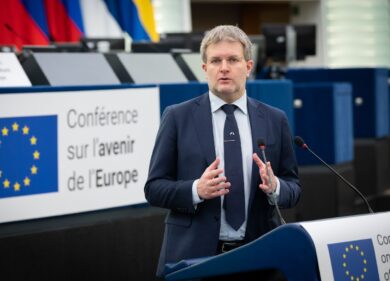 Ue, Fidanza (FdI): “Fitto? Schermaglie dal Pd. Passerà. L’interesse nazionale prima di tutto”