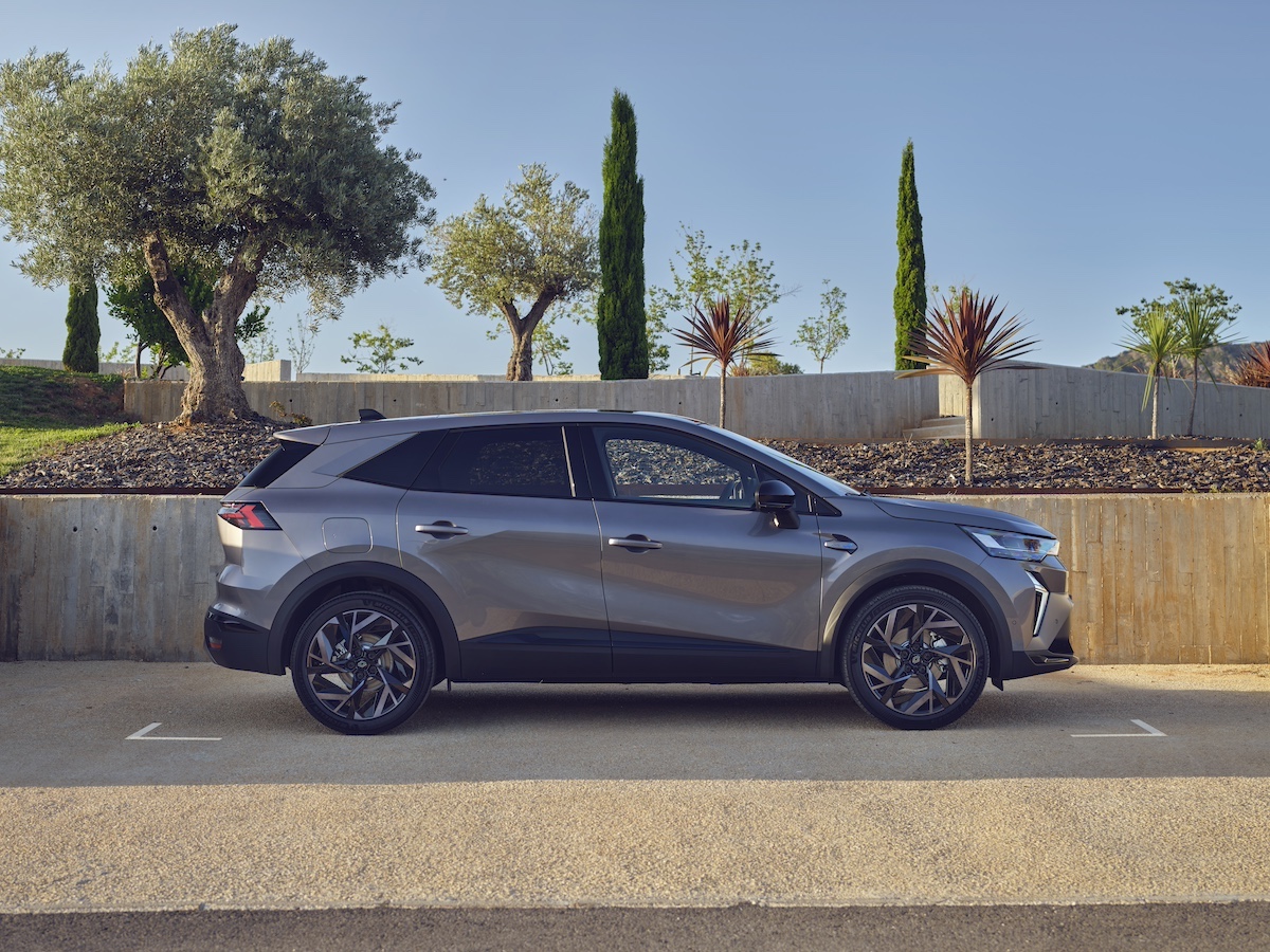 Renault lancia Symbioz Evolution, la nuova versione ibrida di ingresso per il Segmento C