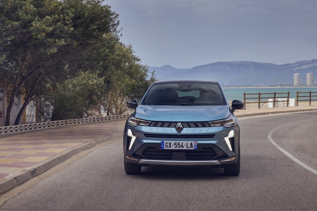 Renault lancia Symbioz Evolution, la nuova versione ibrida di ingresso per il Segmento C