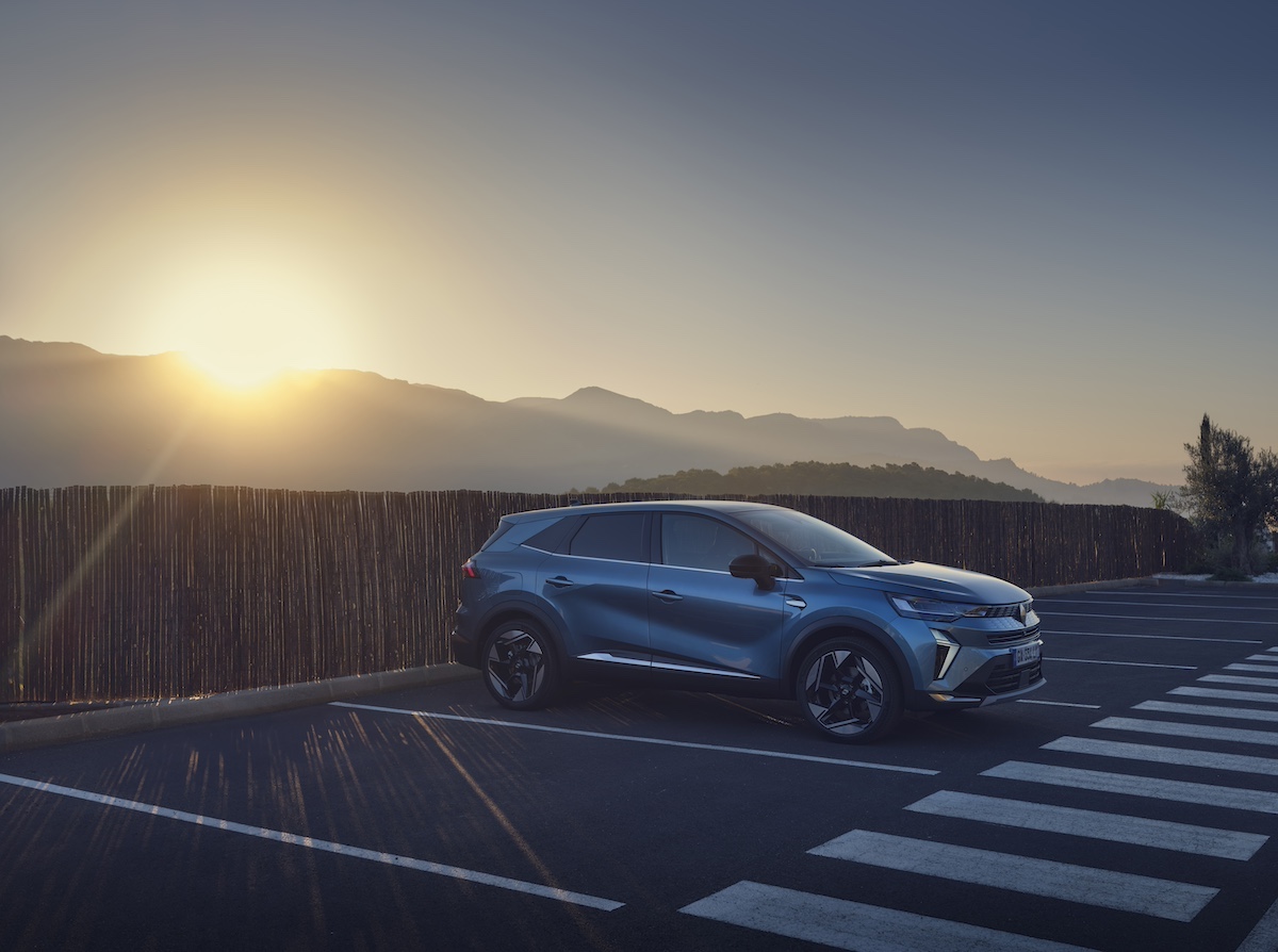 Renault lancia Symbioz Evolution, la nuova versione ibrida di ingresso per il Segmento C