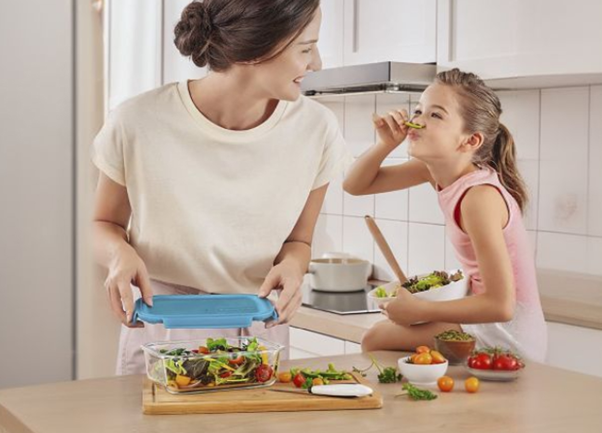 Tupperware, il colosso che non ha saputo innovarsi. I contenitori di plastica non possono tirare per sempre Tupperware, il colosso che non ha saputo innovarsi. I contenitori di plastica non possono tirare per sempre