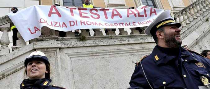 Roma, bufera sui Vigili: 2400 agenti in udienza al Tar per le deroghe sugli avanzamenti di carriera