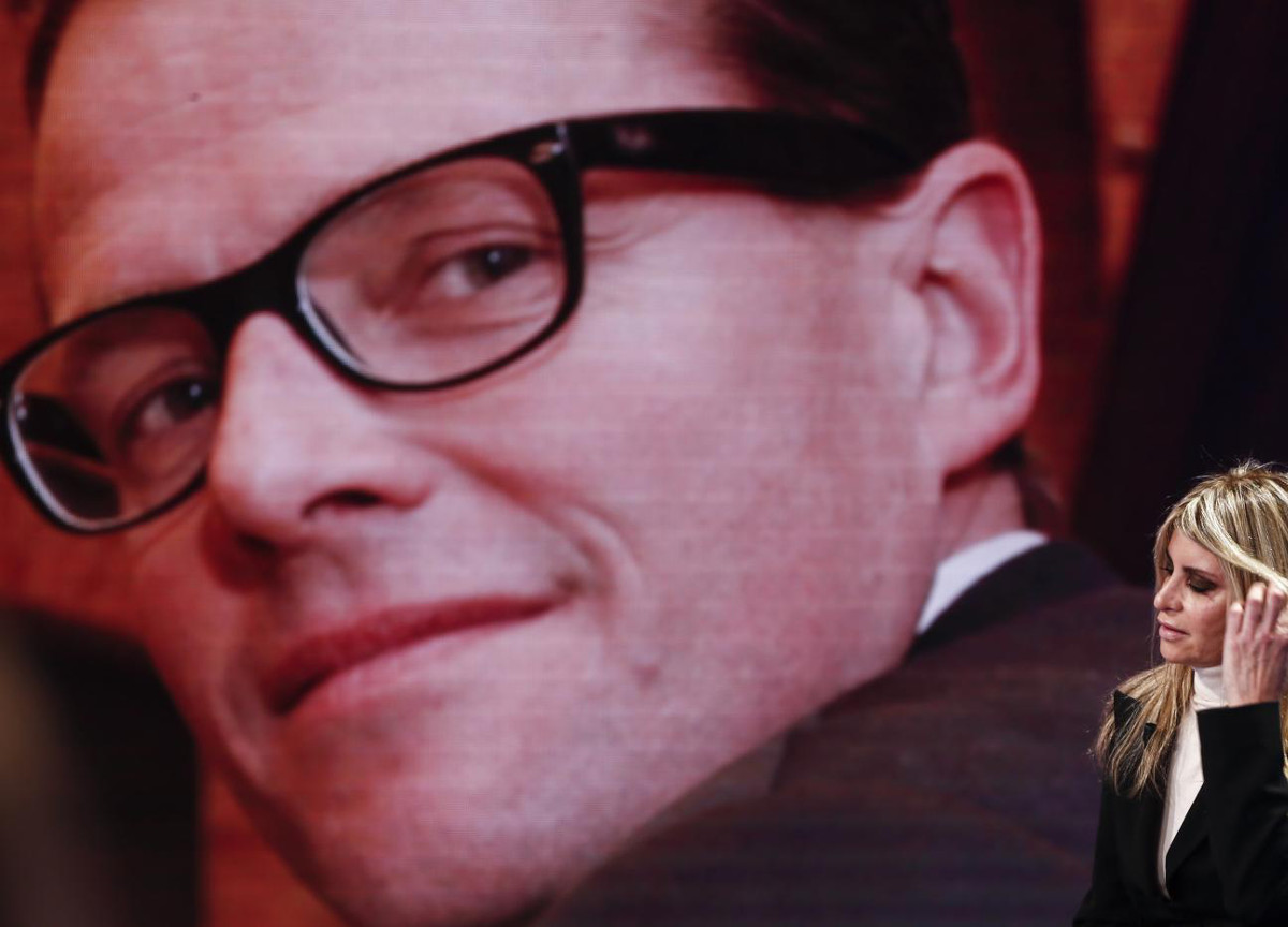 David Rossi, nuovo colpo di scena: l’uomo che guardava il suo cadavere potrebbe essere il killer di Prati David Rossi, nuovo colpo di scena: l’uomo che guardava il suo cadavere potrebbe essere il killer di Prati