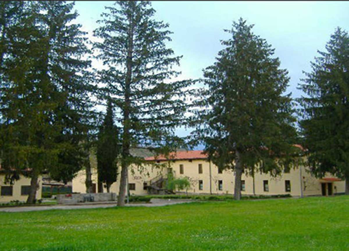 Ex campi di internamento, appartamenti e torri: lo Stato vende o affitta tutto, anche un luogo della memoria Ex campi di internamento, appartamenti e torri: lo Stato vende o affitta tutto, anche un luogo della memoria
