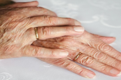 Ha 88 anni ed è paralizzata e incosciente in un letto: chiesta all’Inps l’invalidità a febbraio. Da allora silenzio