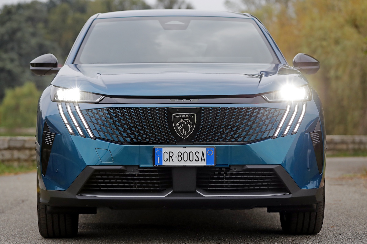 PEUGEOT nuovo 3008 Hybrid: design elegante, tecnologia avanzata e consumi ridotti PEUGEOT nuovo 3008 Hybrid: design elegante, tecnologia avanzata e consumi ridotti