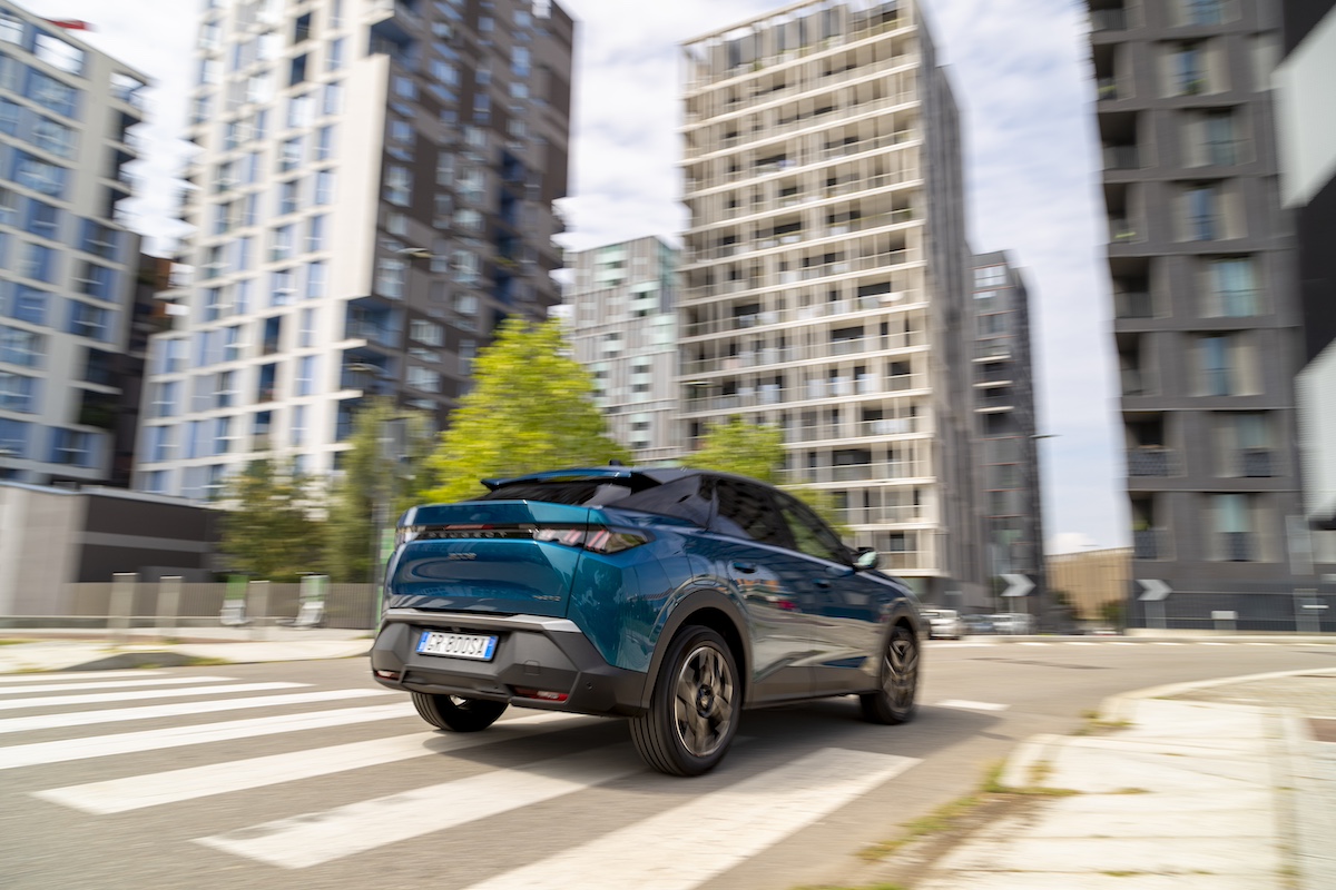 PEUGEOT nuovo 3008 Hybrid: design elegante, tecnologia avanzata e consumi ridotti PEUGEOT nuovo 3008 Hybrid: design elegante, tecnologia avanzata e consumi ridotti