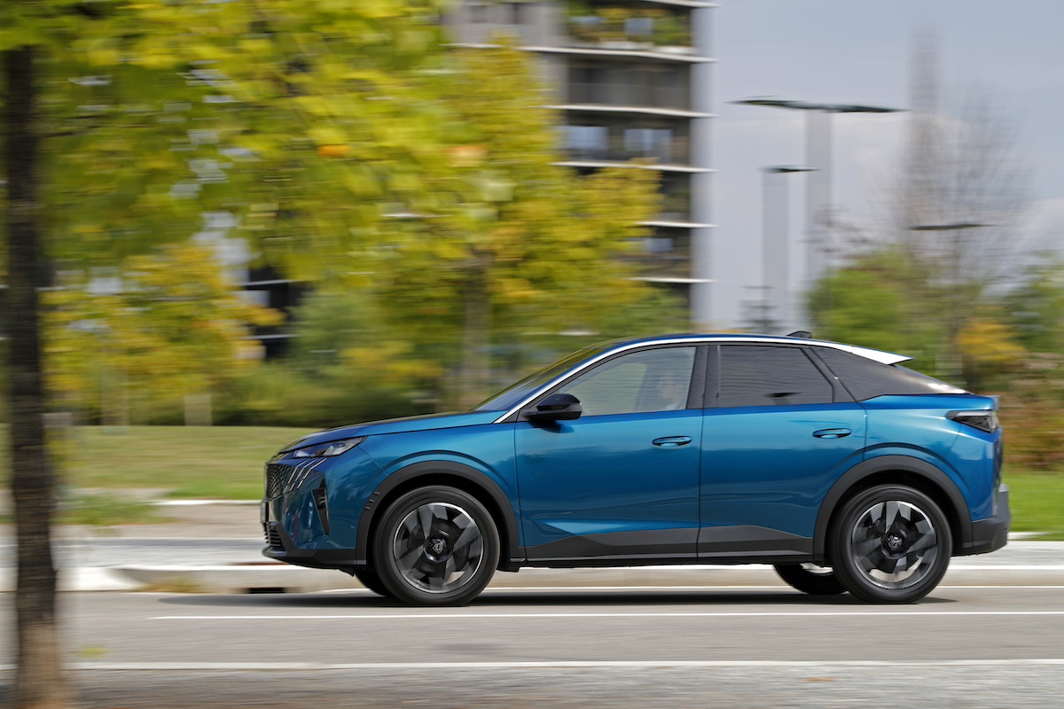 PEUGEOT nuovo 3008 Hybrid: design elegante, tecnologia avanzata e consumi ridotti PEUGEOT nuovo 3008 Hybrid: design elegante, tecnologia avanzata e consumi ridotti