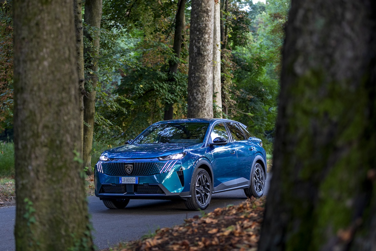 PEUGEOT nuovo 3008 Hybrid: design elegante, tecnologia avanzata e consumi ridotti PEUGEOT nuovo 3008 Hybrid: design elegante, tecnologia avanzata e consumi ridotti