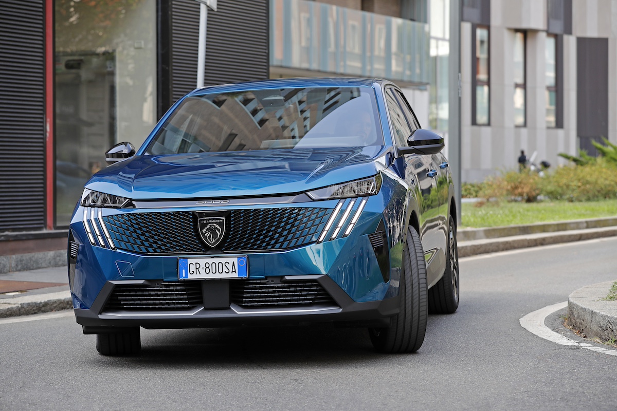 PEUGEOT nuovo 3008 Hybrid: design elegante, tecnologia avanzata e consumi ridotti PEUGEOT nuovo 3008 Hybrid: design elegante, tecnologia avanzata e consumi ridotti