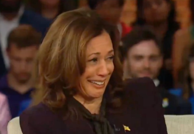 Usa 2024, Kamala Harris e la confessione choc: “Ho un’arma in casa, se qualcuno fa irruzione gli sparo”. Gelo in studio