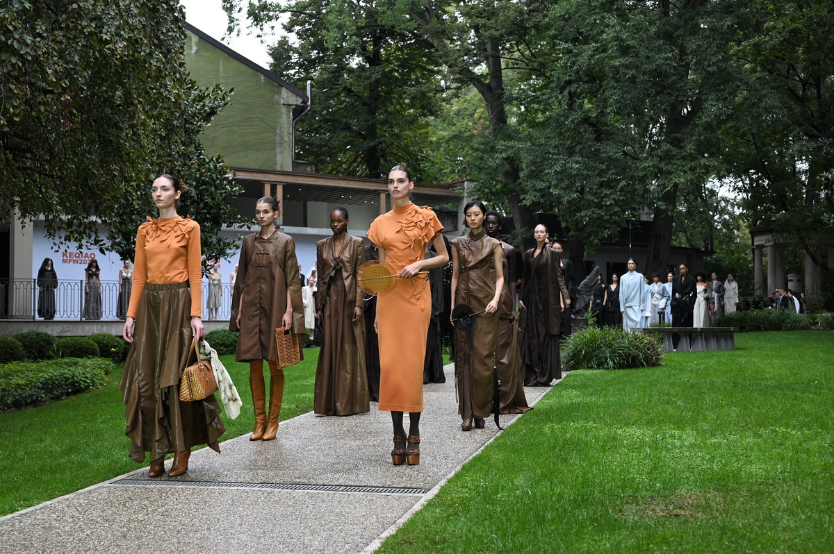 Milano Fashion Week show collettivo con i talenti di Keqiao Milano Fashion Week show collettivo con i talenti di Keqiao