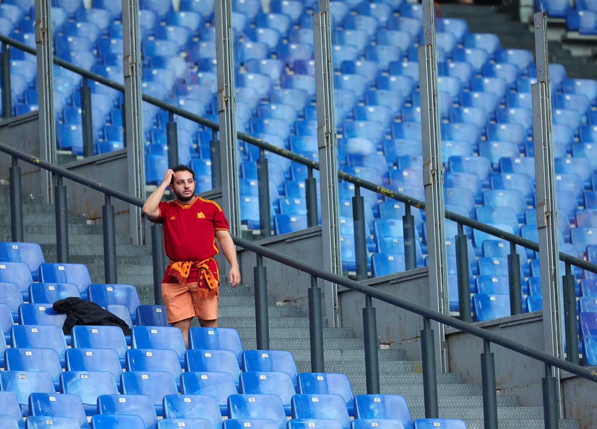 Lega Calcio oscura per Sky e Dazn la curva sud vuota: la censura scatta su proteste e  striscioni. Solo belle notizie