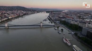 Maltempo in tutta Europa, le acque del Danubio invadono le strade: le immagini dal drone