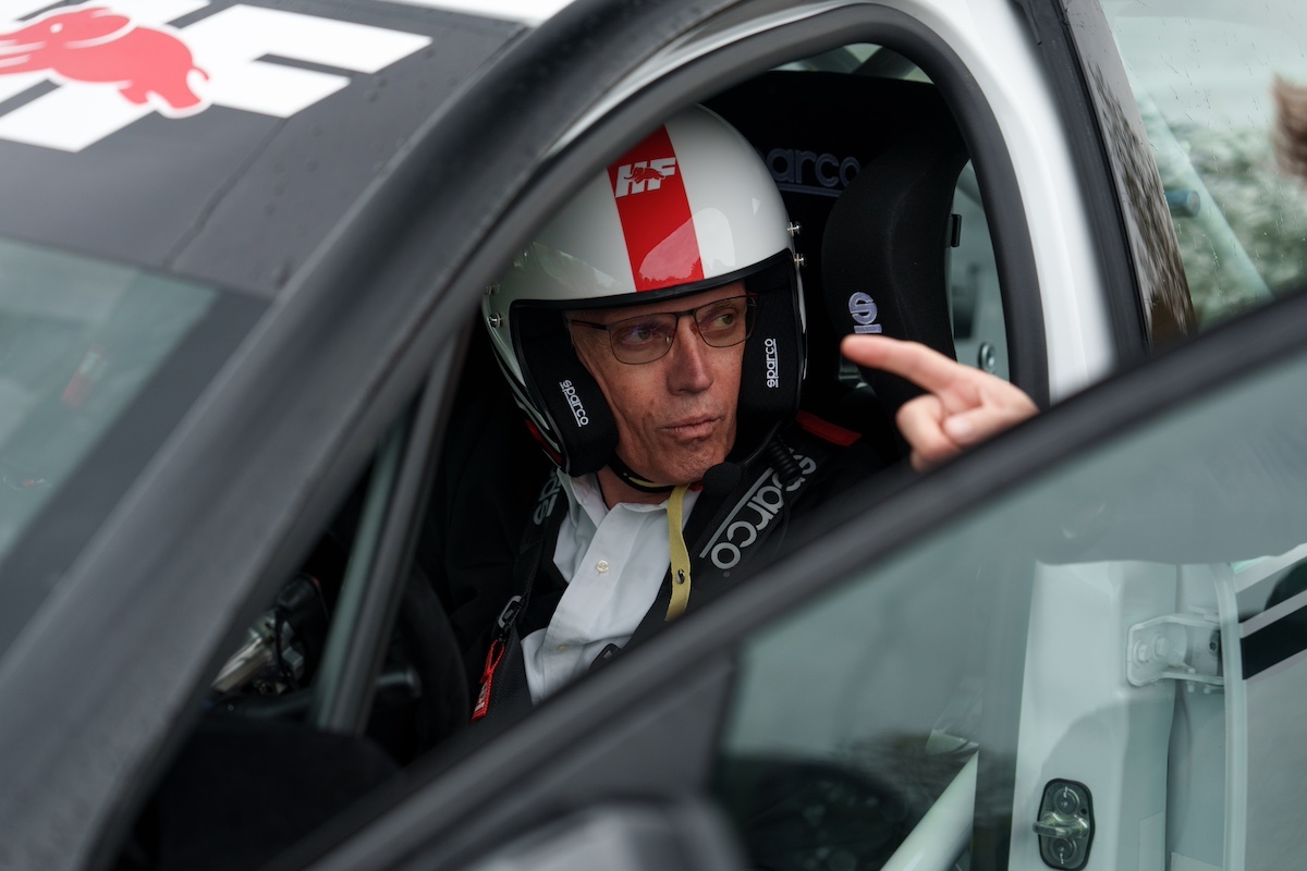 Carlos Tavares testa la nuova Lancia Ypsilon Rally4 HF sulla pista di Balocco Carlos Tavares testa la nuova Lancia Ypsilon Rally4 HF sulla pista di Balocco