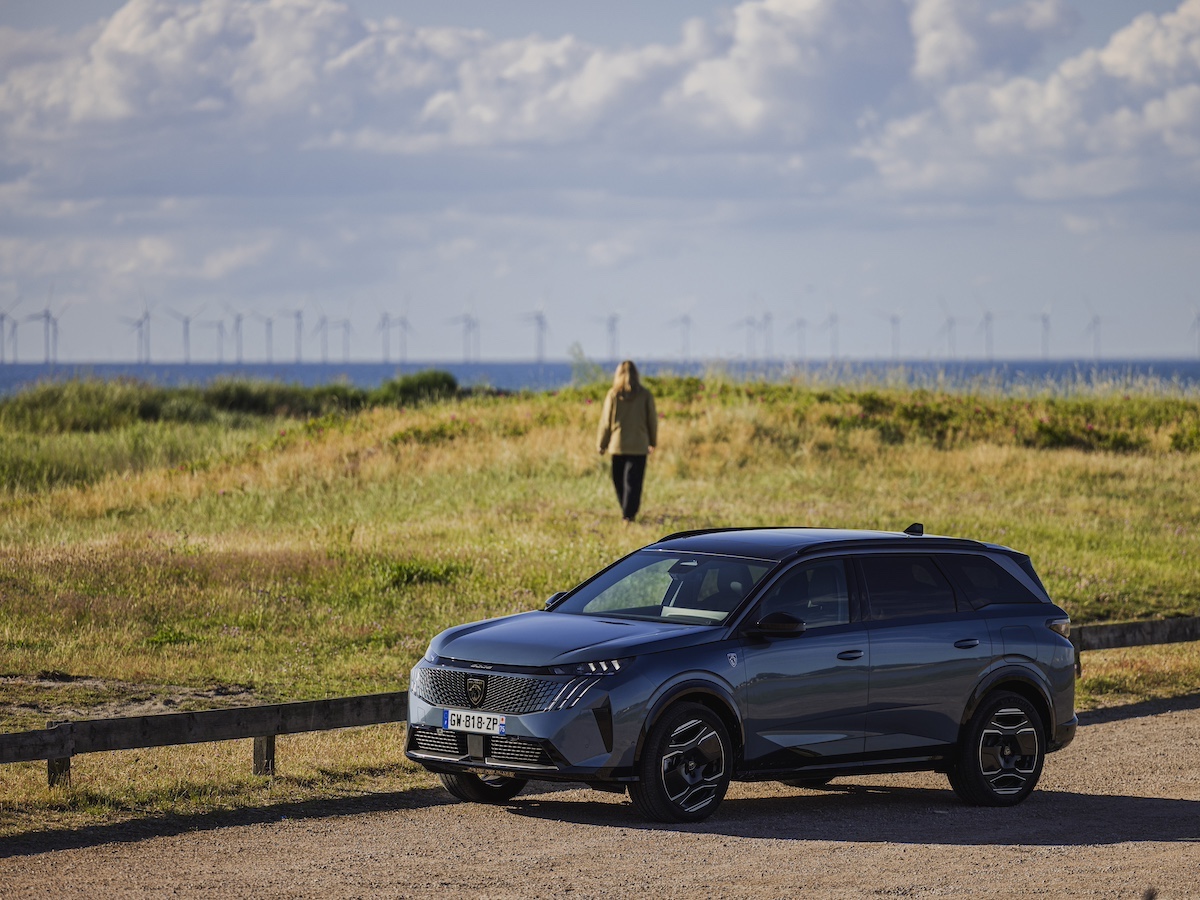 PEUGEOT apre gli ordini del nuovo E-5008 100% elettrico