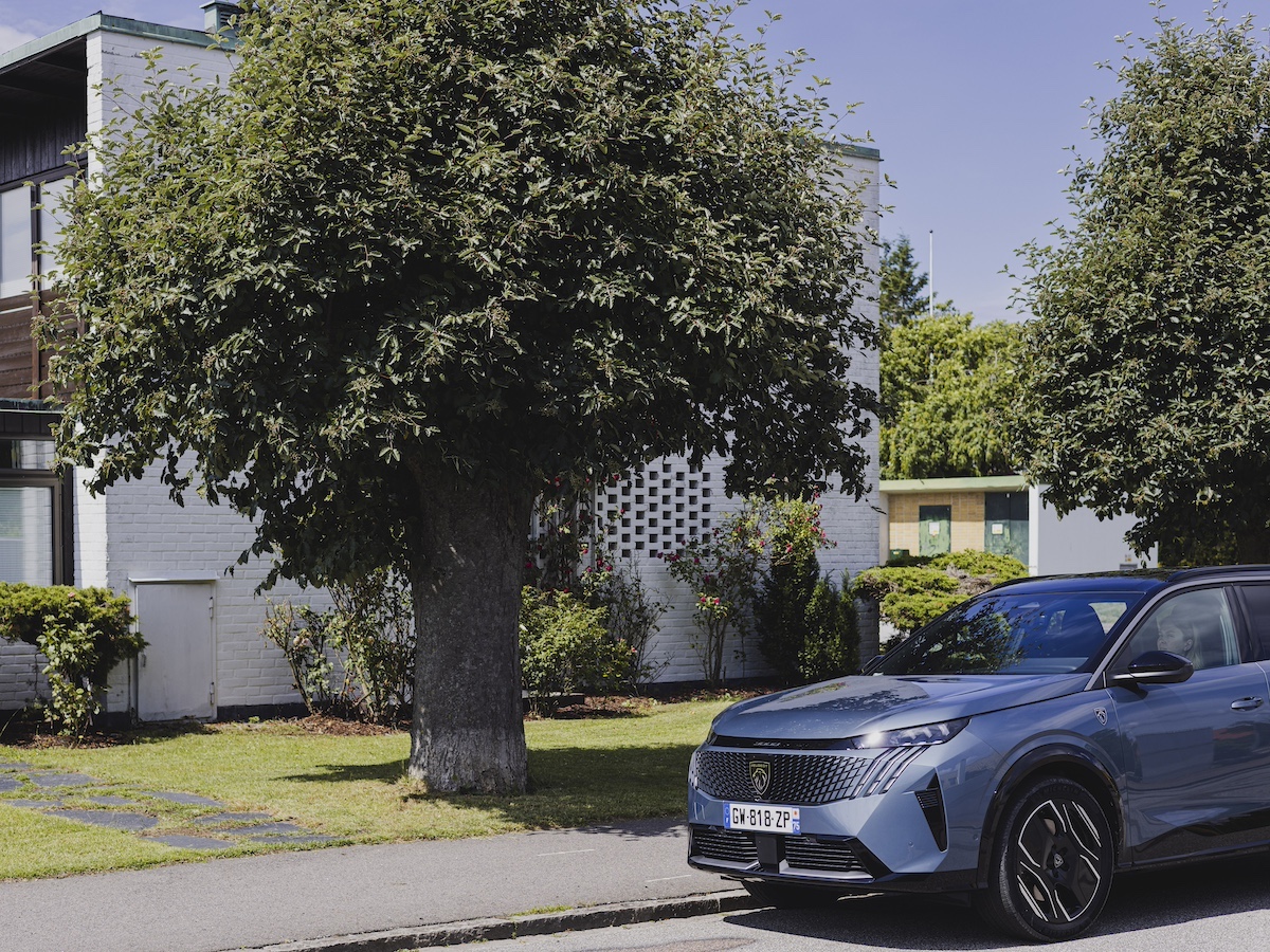 PEUGEOT apre gli ordini del nuovo E-5008 100% elettrico