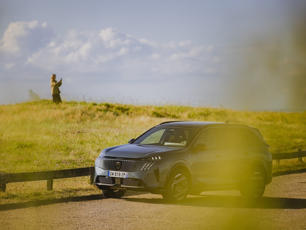 PEUGEOT apre gli ordini del nuovo E-5008 100% elettrico