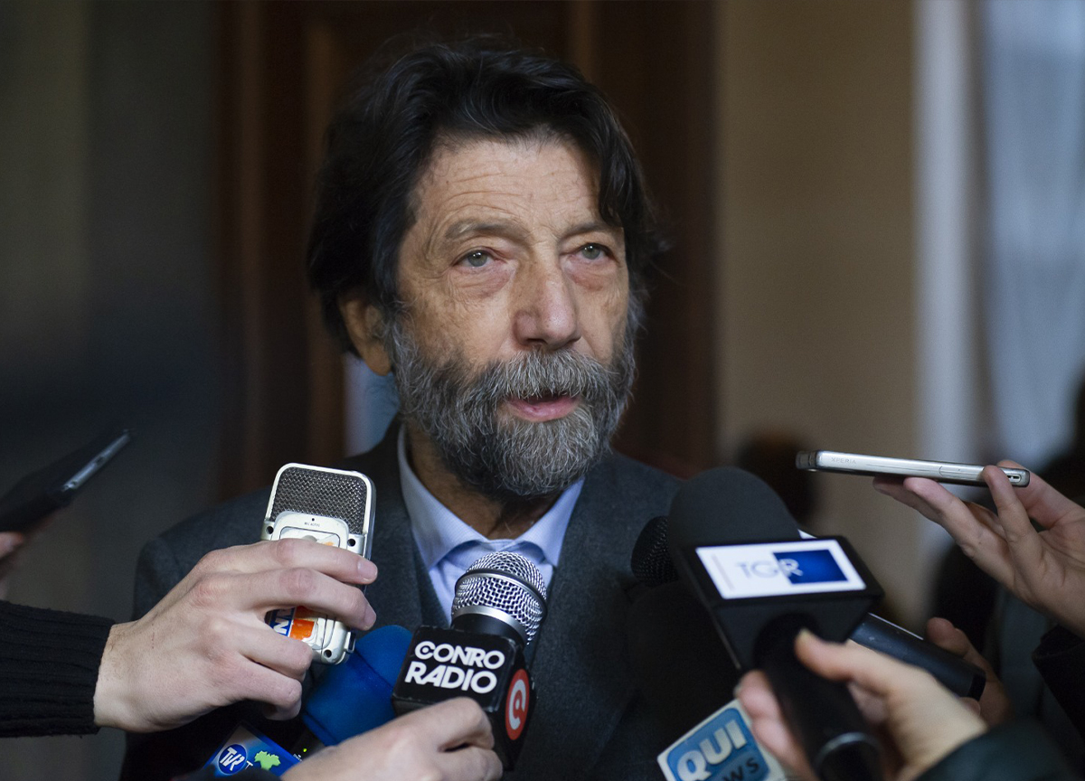 Cacciari: “Schlein premier? Sì, dell’ammucchiata con M5S e Renzi. Costretti a stare insieme come fa il Cdx” Cacciari: “Schlein premier? Sì, dell’ammucchiata con M5S e Renzi. Costretti a stare insieme come fa il Cdx”