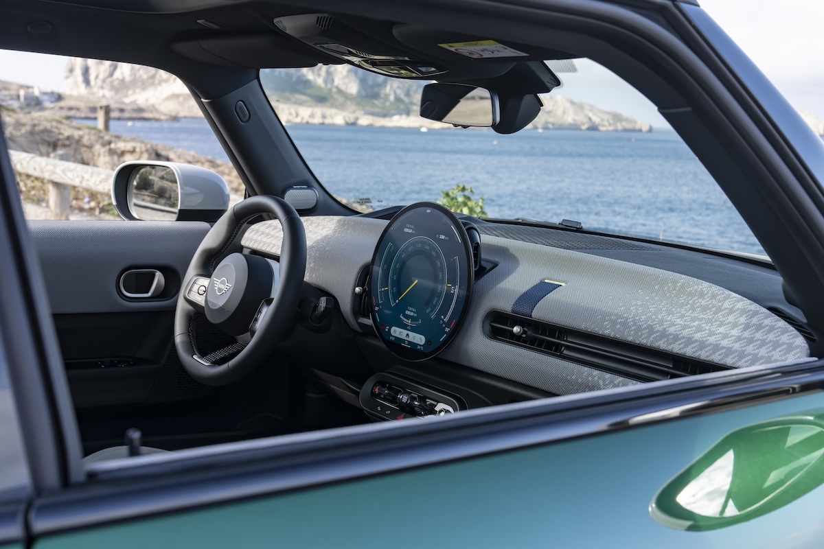 MINI nuova Cooper C, design elegante e innovativo sistema di gaming in auto con UNO Car Party! MINI nuova Cooper C, design elegante e innovativo sistema di gaming in auto con UNO Car Party!