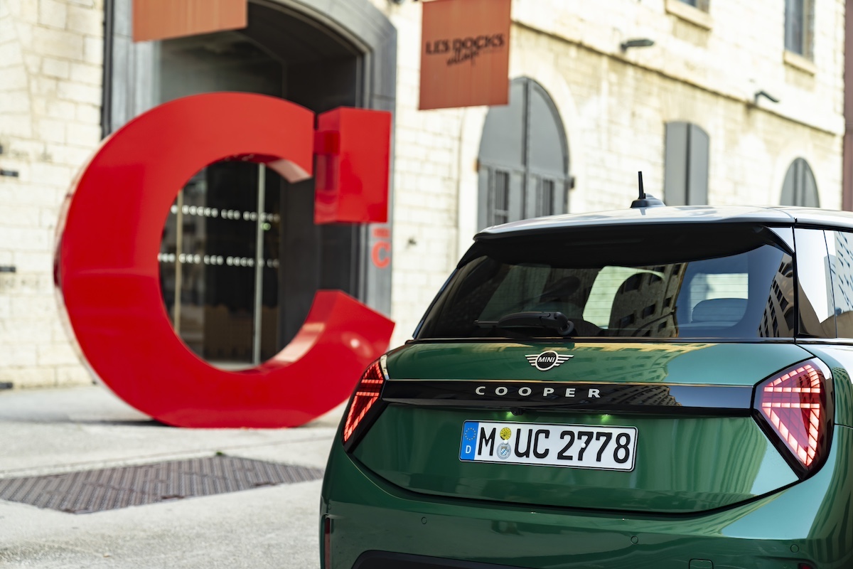MINI nuova Cooper C, design elegante e innovativo sistema di gaming in auto con UNO Car Party! MINI nuova Cooper C, design elegante e innovativo sistema di gaming in auto con UNO Car Party!