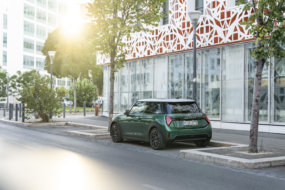 MINI nuova Cooper C, design elegante e innovativo sistema di gaming in auto con UNO Car Party! MINI nuova Cooper C, design elegante e innovativo sistema di gaming in auto con UNO Car Party!