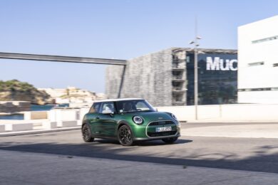 MINI nuova Cooper C, design elegante e innovativo sistema di gaming in auto con UNO Car Party!