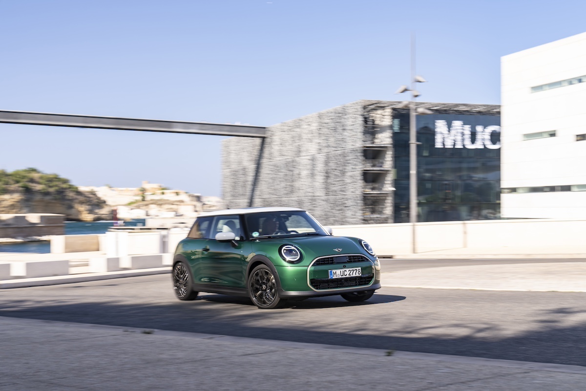 MINI nuova Cooper C, design elegante e innovativo sistema di gaming in auto con UNO Car Party! MINI nuova Cooper C, design elegante e innovativo sistema di gaming in auto con UNO Car Party!