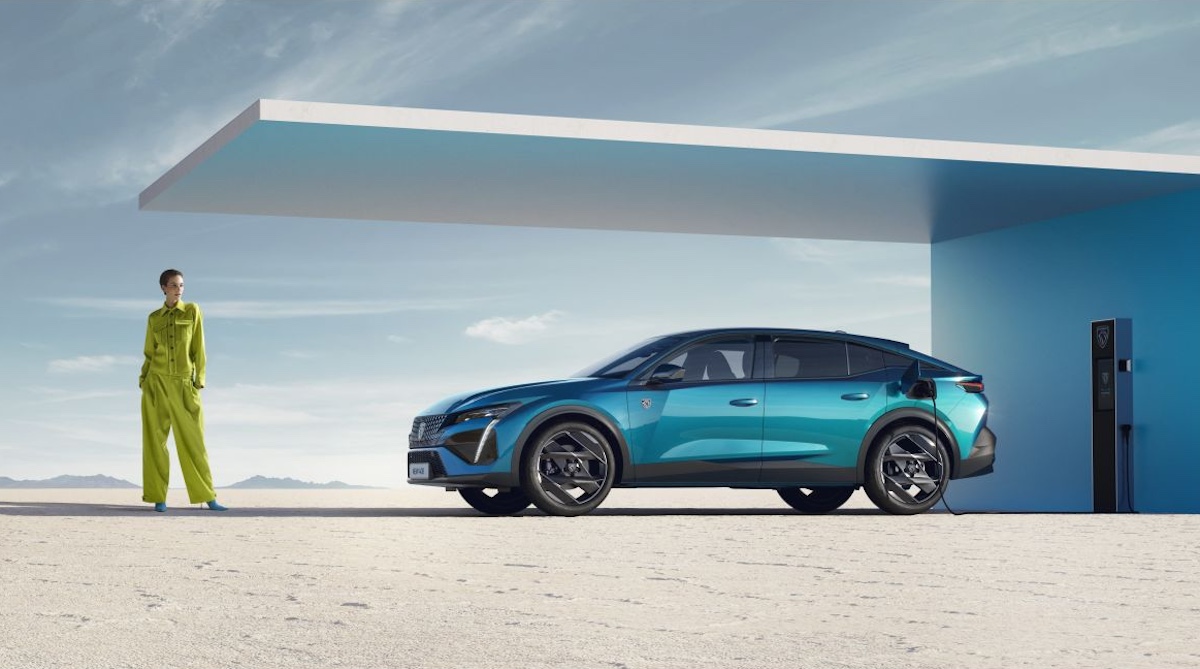 Peugeot rinnova la partnership con la settimana della Moda di Parigi Peugeot rinnova la partnership con la settimana della Moda di Parigi