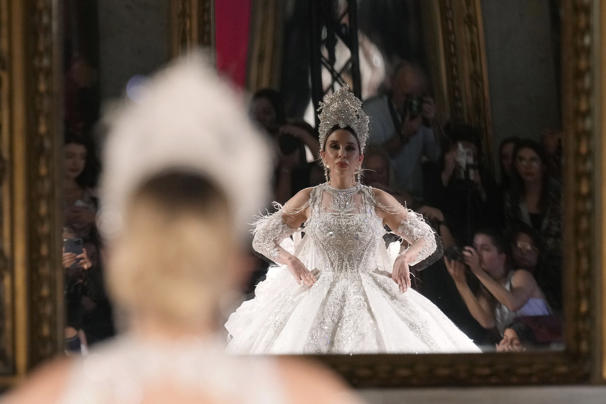 Emma Coronel, la moglie de El Chapo sfila a Milano alla Fashion Week