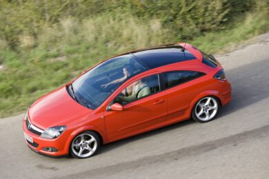 Opel Astra GTC e il rivoluzionario parabrezza Panorama, una nuova esperienza di guida