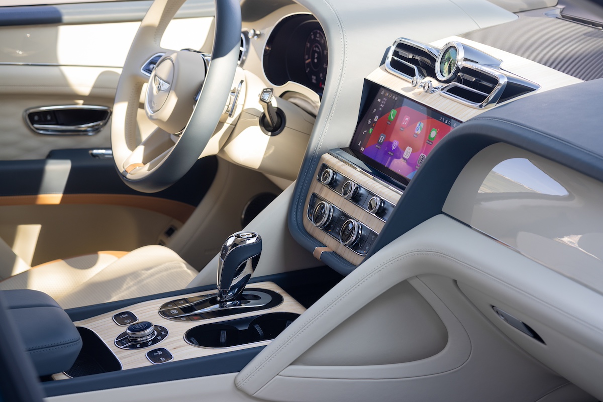 Bentley svela la Bentayga EWB Azure Riviera Collection: lusso ispirato al mondo dello yachting